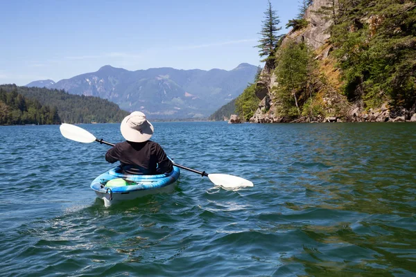 Kajakpaddling Harrison Floden Vacker Och Levande Sommardag Ligger Öster Vancouver — Stockfoto