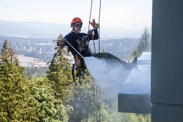 Hoge Stijging Rope Access Venster Schoner Macht Wassen Het Gebouw — Stockfoto