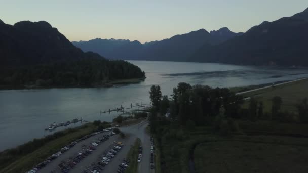 Prachtige Landschap Van Een Weerspiegeling Van Gletsjerwater Joffre Lake British — Stockvideo