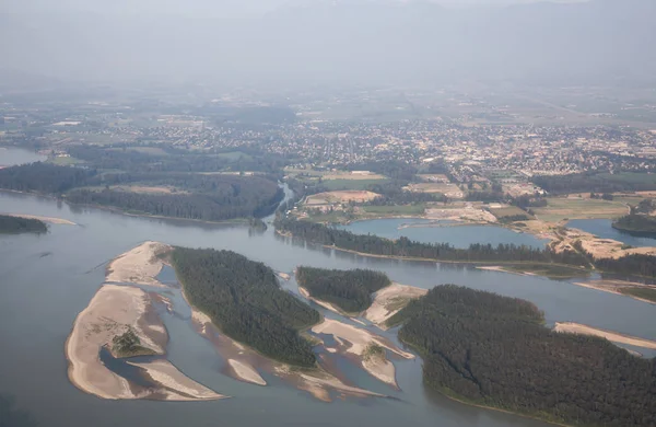 Luchtfoto Van Fraser River Tijdens Een Wazige Zomerdag Genomen Buurt — Stockfoto