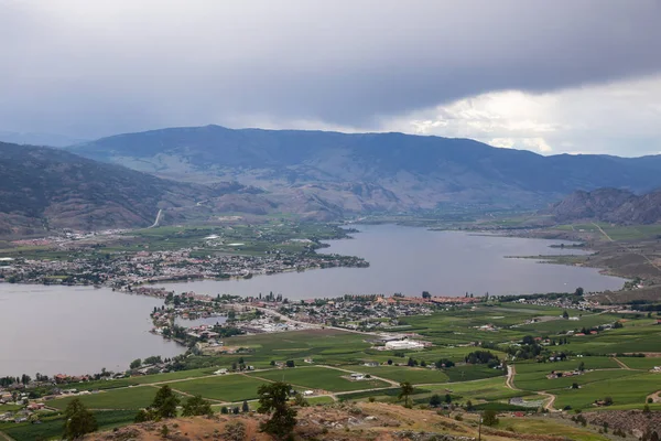 Vista Las Tierras Agrícolas Durante Día Nublado Verano Tomado Osoyoos — Foto de Stock