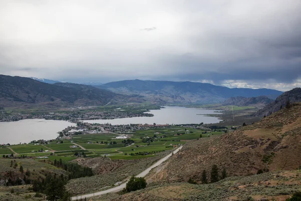 Vista Las Tierras Agrícolas Durante Día Nublado Verano Tomado Osoyoos — Foto de Stock