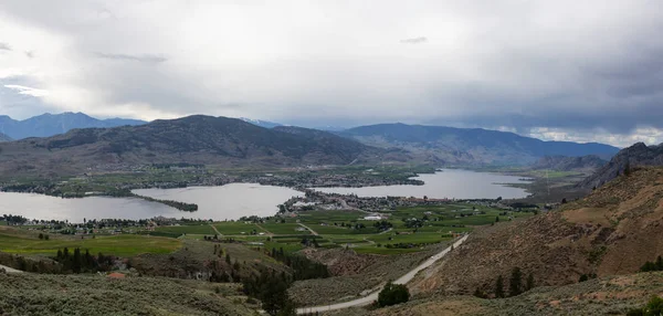 Vista Las Tierras Agrícolas Durante Día Nublado Verano Tomado Osoyoos — Foto de Stock