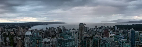 Vista Panorâmica Aérea Centro Cidade Durante Uma Noite Verão Tempestuosa — Fotografia de Stock