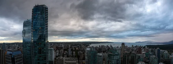 Luftaufnahme Der Innenstadt Einem Stürmischen Sommerabend Vor Sonnenuntergang Aufgenommen Vancouver — Stockfoto