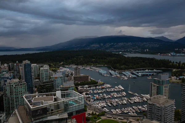 Flygfoto Över Downtown City Stormig Sommarkväll Före Solnedgången Tagit Vancouver — Stockfoto