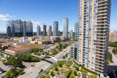 Metrotown, Burnaby, Vancouver, Bc, Kanada - 26 Haziran 2018: Havadan görünümü Metropolis alışveriş sırasında canlı yaz gün.