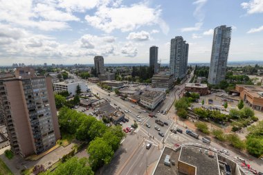 Burnaby, Vancouver, British Columbia, Kanada - 27 Haziran 2018: Hava görünümünü Rating kavşak Metrotown Mall yakınındaki bir canlı güneşli yaz gün boyunca.
