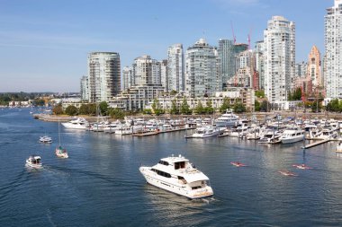 Vancouver, Bc, Kanada - 5 Ağustos 2018: False Creek hava görünümünü bir güneşli yaz gün boyunca.