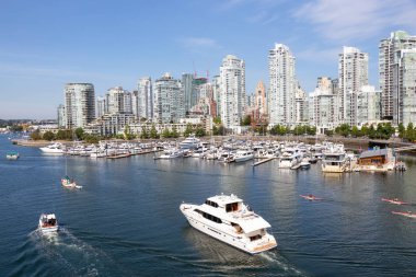 Vancouver, Bc, Kanada - 5 Ağustos 2018: False Creek hava görünümünü bir güneşli yaz gün boyunca.