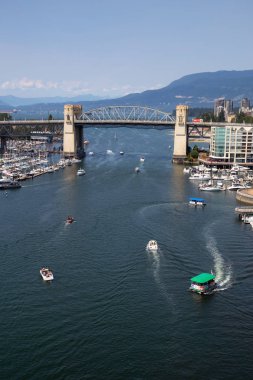 Vancouver, Bc, Kanada - 5 Ağustos 2018: False Creek hava görünümünü bir güneşli yaz gün boyunca.
