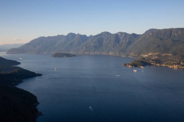Horseshoe Bay Howe ses hava görünümünü bir güneşli yaz akşam sırasında. Batı Vancouver, Bc, Kanada içinde yer alan.