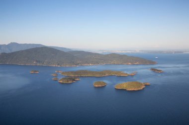 Bir canlı güneşli yaz gün boyunca hava görünümünü Pasley Adası ve Howe ses. Sunshine Coast Vancouver, Bc, Kanada kuzeybatısında yer alan.