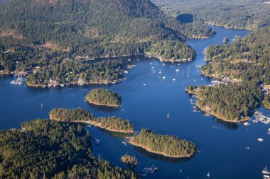 Güneşli yaz gün boyunca hava görünümünü Madeira Park. Sunshine Coast, Bc, Kanada içinde alınan.