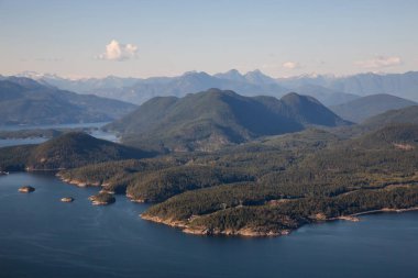 Güneşli yaz gün boyunca hava görünümünü Nelson Adası. Sunshine Coast, Bc, Kanada içinde alınan.