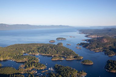 Güneşli yaz gün boyunca hava görünümünü Madeira Park. Sunshine Coast, Bc, Kanada içinde alınan.