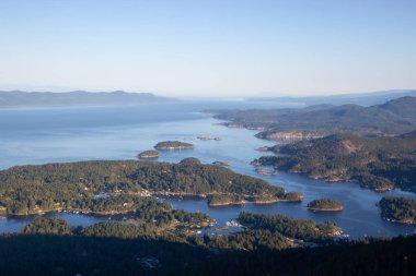 Güneşli yaz gün boyunca hava görünümünü Madeira Park. Sunshine Coast, Bc, Kanada içinde alınan.
