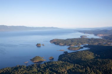 Güneşli yaz gün boyunca hava görünümünü Madeira Park. Sunshine Coast, Bc, Kanada içinde alınan.
