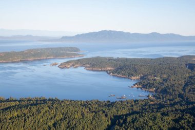 Güneşli yaz gün boyunca hava görünümünü Halfmoon Bay. Sunshine Coast, Bc, Kanada içinde alınan.
