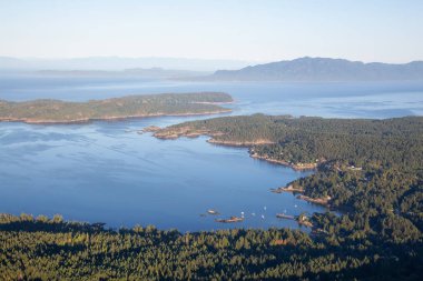 Güneşli yaz gün boyunca hava görünümünü Halfmoon Bay. Sunshine Coast, Bc, Kanada içinde alınan.