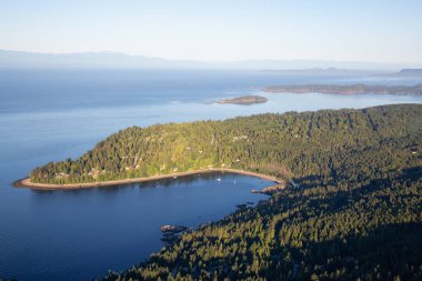 Güneşli yaz gün boyunca hava görünümünü iz Adaları. Sunshine Coast, Bc, Kanada içinde alınan.
