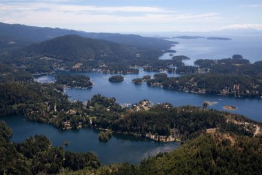 Güneşli yaz gün boyunca hava görünümünü Madeira Park. Sunshine Coast, Bc, Kanada içinde alınan.