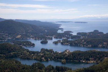 Güneşli yaz gün boyunca hava görünümünü Madeira Park. Sunshine Coast, Bc, Kanada içinde alınan.