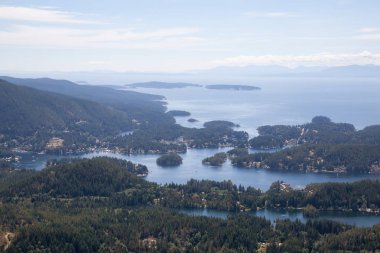 Güneşli yaz gün boyunca hava görünümünü Madeira Park. Sunshine Coast, Bc, Kanada içinde alınan.