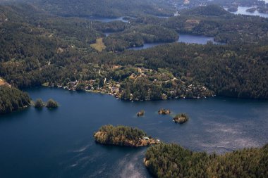 Güneşli yaz gün boyunca hava görünümünü Madeira Park. Sunshine Coast, Bc, Kanada içinde alınan.