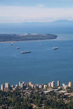 North Vancouver, Bc, şehir şehir içinde belgili tanımlık geçmiş ile havadan görünümü.