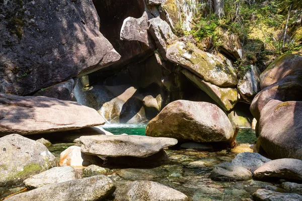 Güzel Kanada doğa manzara Monmouth kanyon. Squamish, Vancouver, British Columbia, Kanada kuzeyinde yer alan.