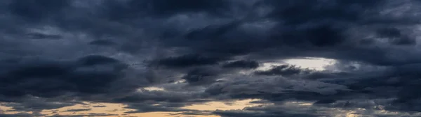 Uderzające Panoramiczne Cloudscape Latem Wibrujący Zachód Słońca Podjęte British Columbia — Zdjęcie stockowe