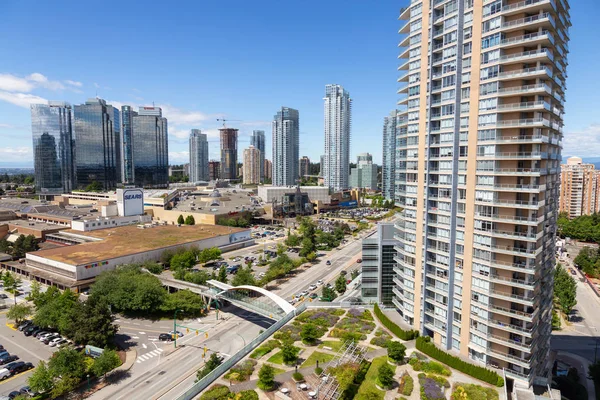 Metrotown, Burnaby, Vancouver, Bc, Kanada - 26 Haziran 2018: Havadan görünümü Metropolis alışveriş sırasında canlı yaz gün.