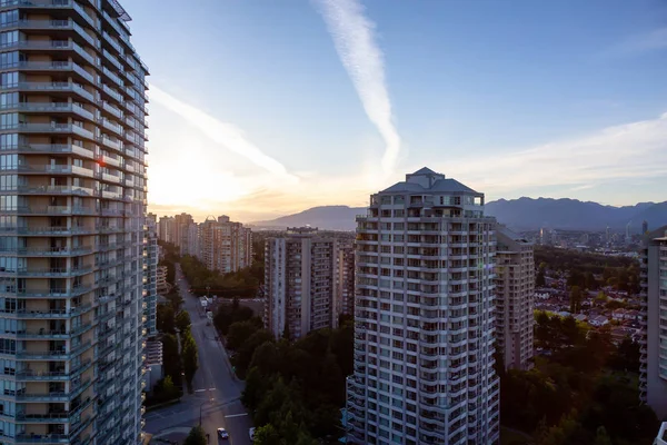 Flygfoto Över Bostads Byggnaderna Metrotown Pulserande Solnedgång Tagit Burnaby Större — Stockfoto