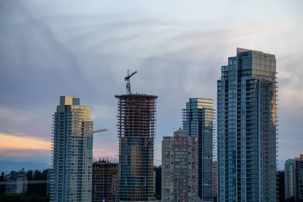 Vista Aérea Edifícios Comerciais Residenciais Durante Pôr Sol Verão Vibrante — Fotografia de Stock