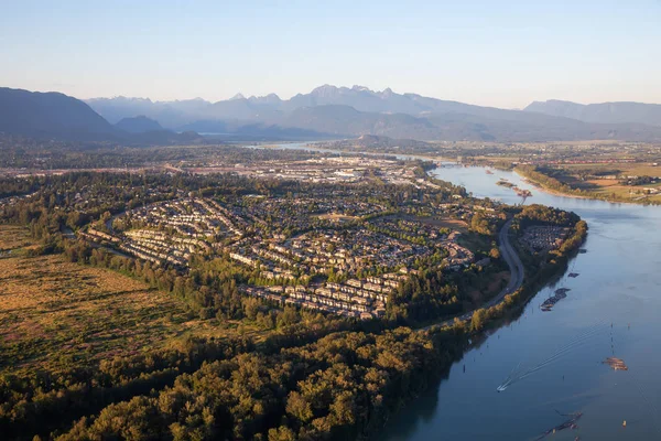 Vista Aérea Bairro Residencial Port Coquitlam Durante Pôr Sol Ensolarado — Fotografia de Stock