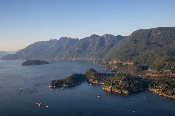 Horseshoe Bay Howe ses hava görünümünü bir güneşli yaz akşam sırasında. Batı Vancouver, Bc, Kanada içinde yer alan.