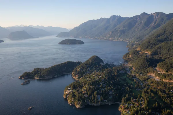 Luchtfoto Van Horseshoe Bay Howe Sound Tijdens Een Zonnige Zomeravond — Stockfoto