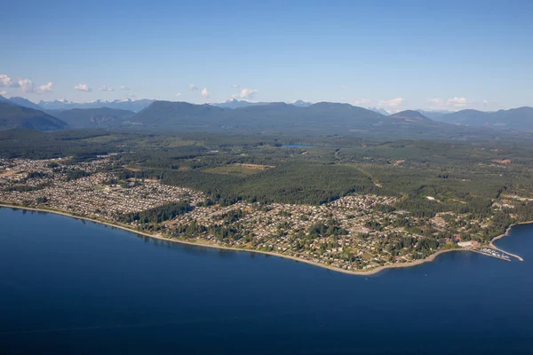 Powell River hava görünümünü bir güneşli yaz gün boyunca. Sunshine Coast, M.ö., Kanada'da bulunan.