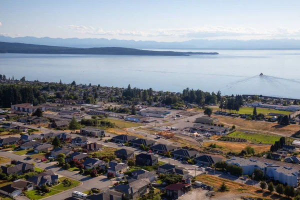 Powell River hava görünümünü bir güneşli yaz gün boyunca. Sunshine Coast, M.ö., Kanada'da bulunan.