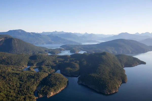 Güneşli yaz gün boyunca hava görünümünü Nelson Adası. Sunshine Coast, Bc, Kanada içinde alınan.