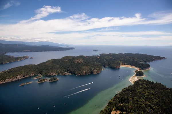 Güneşli yaz gün boyunca hava görünümünü Thormanby Adası. Sunshine Coast, Bc, Kanada içinde alınan.