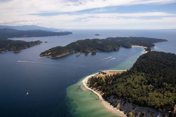 Güneşli yaz gün boyunca hava görünümünü Thormanby Adası. Sunshine Coast, Bc, Kanada içinde alınan.