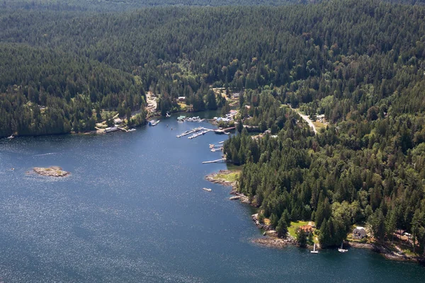 Egmont hava görünümünü bir canlı güneşli yaz gün boyunca. Sunshine Coast, M.ö., Kanada'da bulunan.