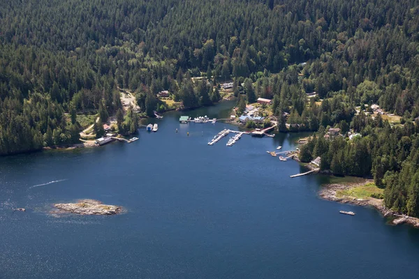 Egmont hava görünümünü bir canlı güneşli yaz gün boyunca. Sunshine Coast, M.ö., Kanada'da bulunan.