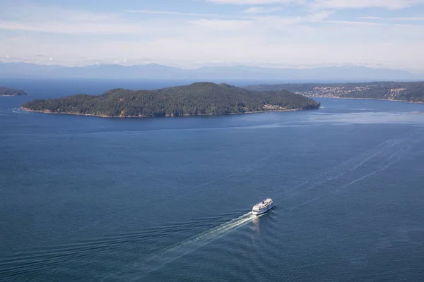 Flygfoto Över Färja Som Färdas Howe Sound Solig Sommardag Tagen — Stockfoto