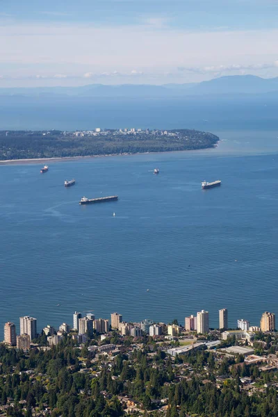 North Vancouver, Bc, şehir şehir içinde belgili tanımlık geçmiş ile havadan görünümü.
