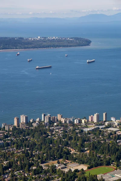 North Vancouver, Bc, şehir şehir içinde belgili tanımlık geçmiş ile havadan görünümü.