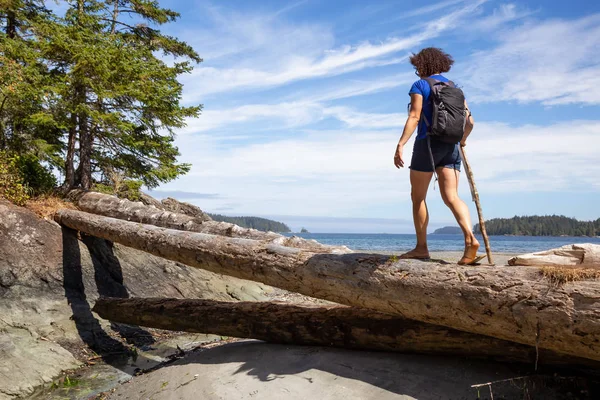 Woman Walking Log Vibrant Sunny Summer Day Taken Tex Lyon — Stock Photo, Image