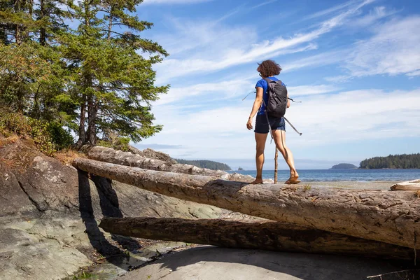 Woman Walking Log Vibrant Sunny Summer Day Taken Tex Lyon — Stock Photo, Image